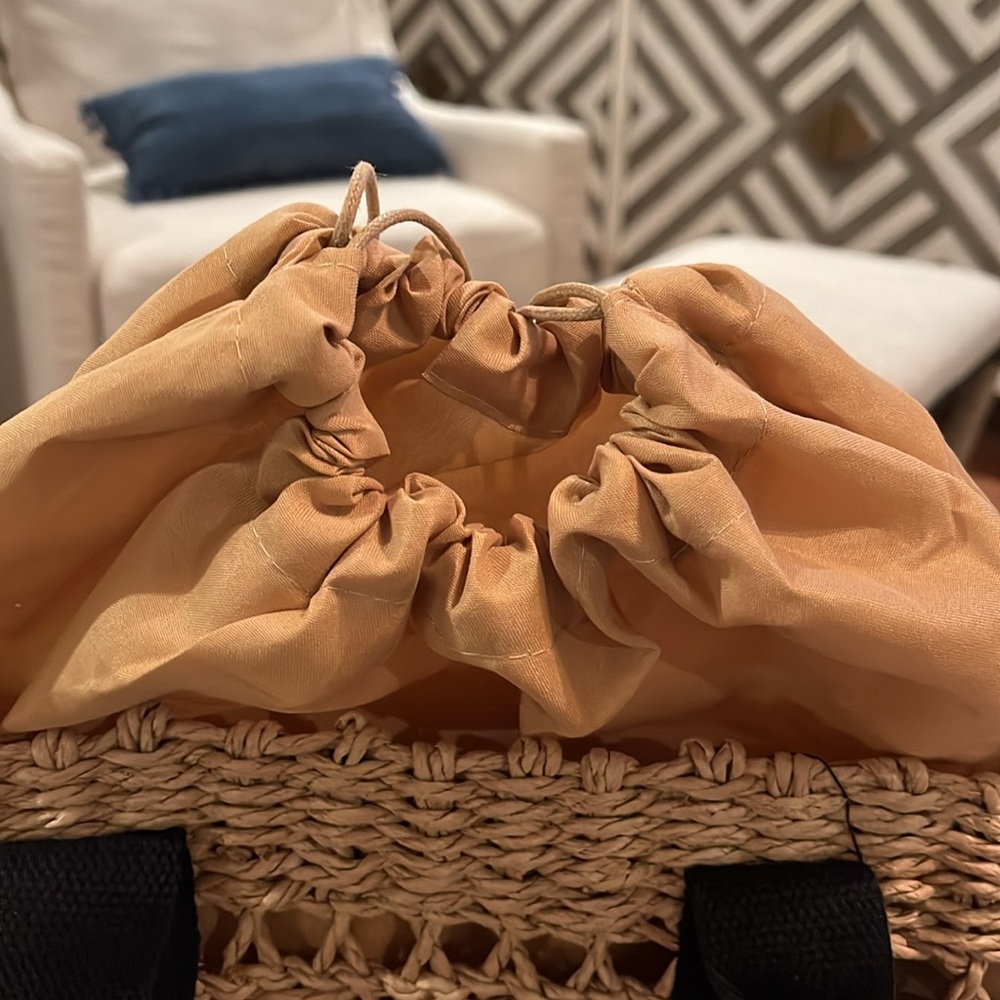 Crochet Straw Tote with Black Strap/NWOT - Picture 9 of 11